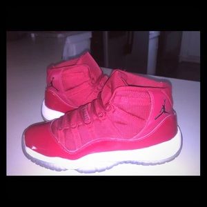 Red 11s Size 5.5 (No box included)